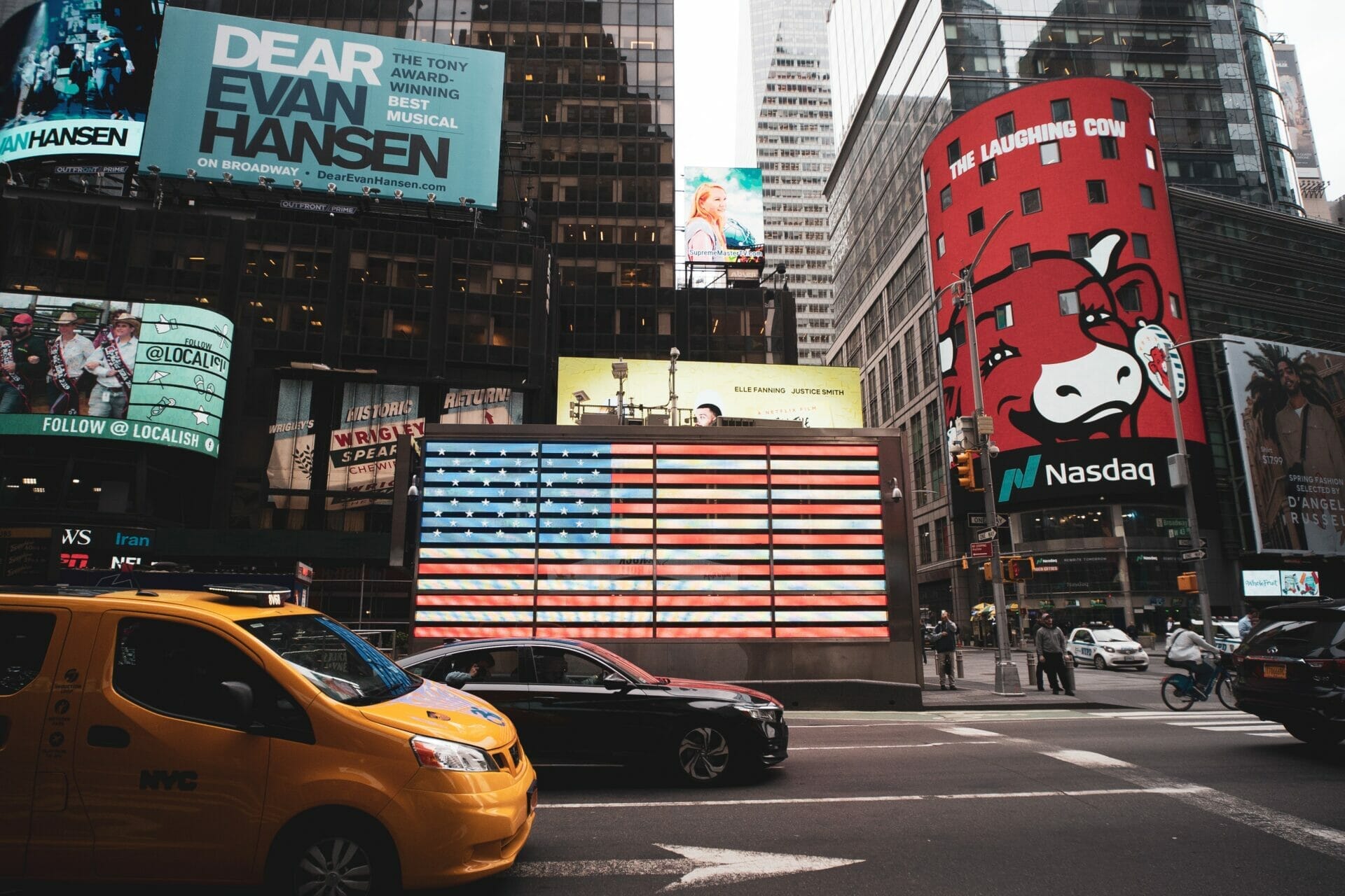 advertising led displays shown in new york city